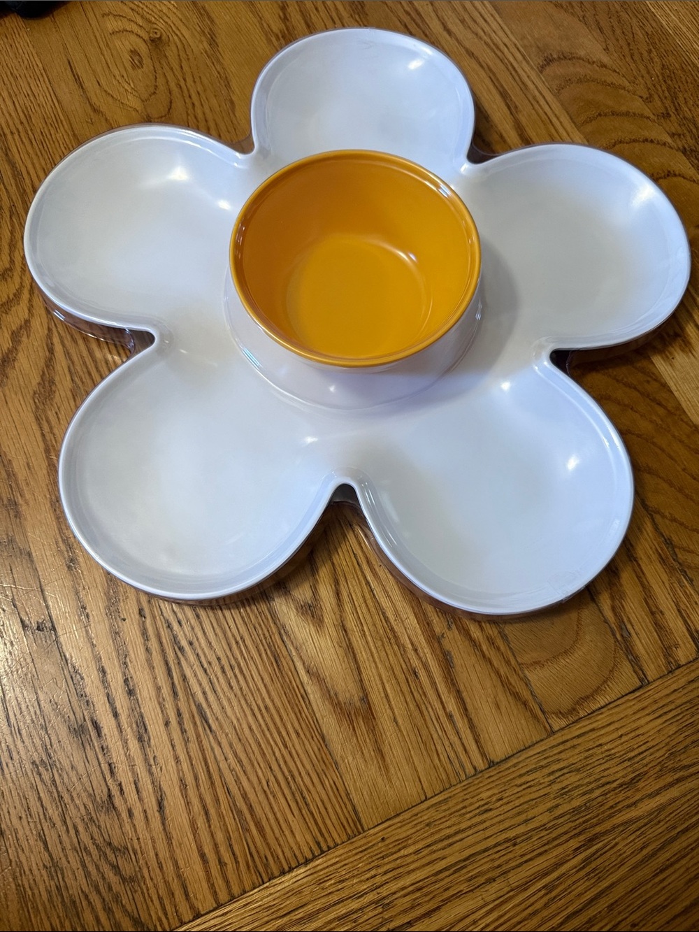 White Flower-Shaped Serveware Platter with Yellow Dip Bowl